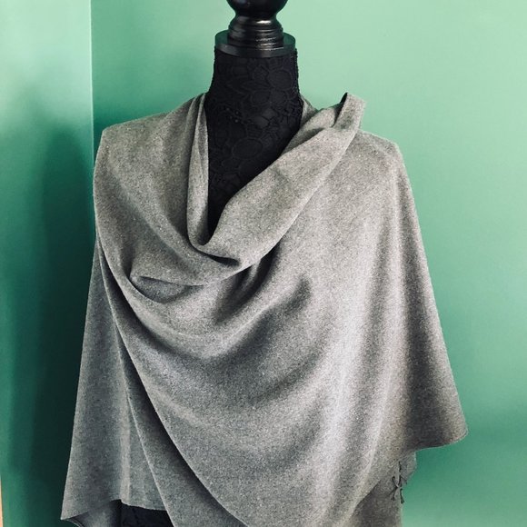 Adrienne Vittadini Jackets & Blazers - ADRIENNE VITTADINI Gray OSFM Wrap/Shawl with Fringe